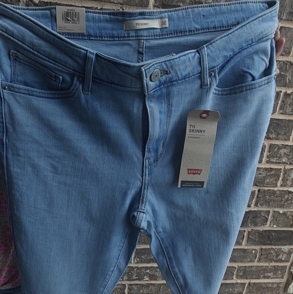 Woman Levi's jeans - Picture 2 of 6